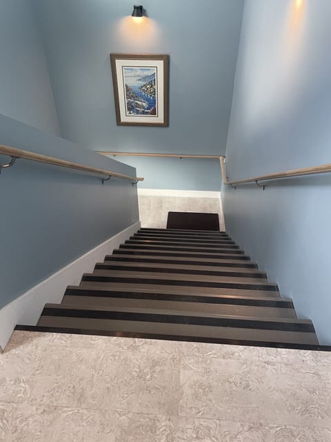 Walk-up, Two flights of stairs (26 steps)