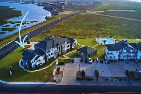 Walk to the Beach- Peaceful and Modern Condo (748)