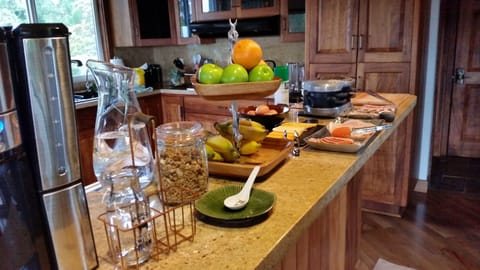 Free daily continental breakfast