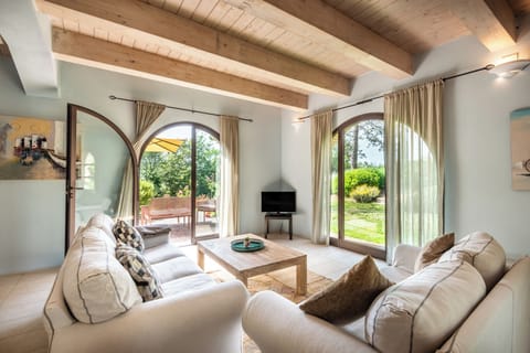 Superior Chalet | Living area | 32-inch LCD TV with satellite channels, heated floors