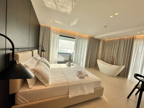Dream Honeymoon Suite Bathtub&Pool | Egyptian cotton sheets, premium bedding, Select Comfort beds, minibar