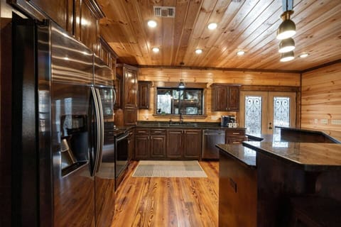 Lots of room in this kitchen for all of the cooks.