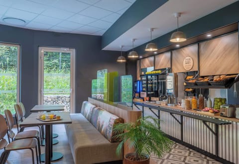 Daily buffet breakfast for a fee