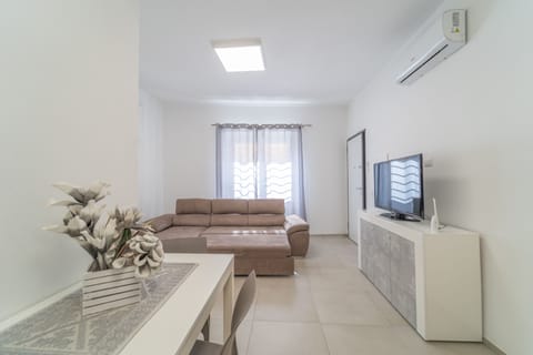 Comfort House | 1 bedroom, soundproofing, free WiFi, bed sheets