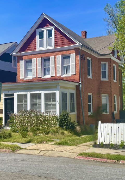 Welcome to 3 Hill Street!