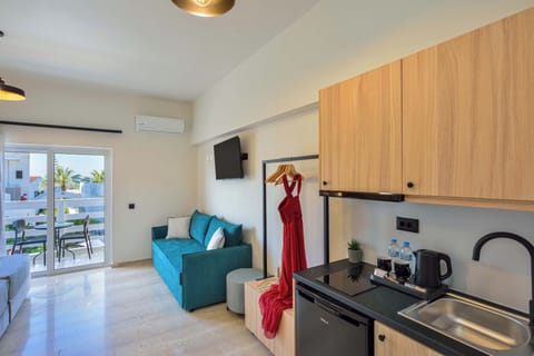 Deluxe Studio with Sea View | Blackout drapes, iron/ironing board, free WiFi, bed sheets