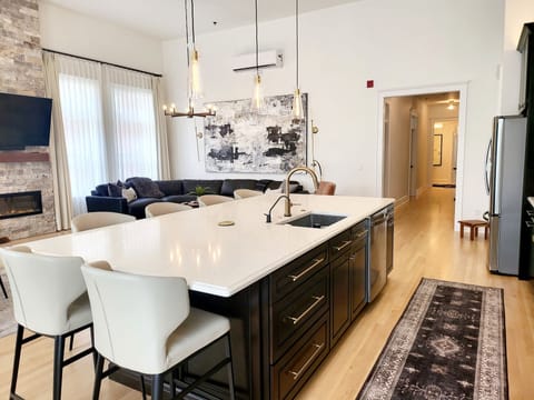 Full-size fridge, microwave, stovetop, coffee/tea maker