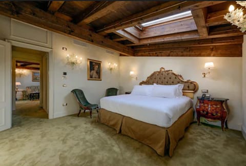 One Bedroom Luxury Suite with Park View | Premium bedding, down comforters, minibar, in-room safe