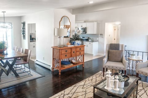 Welcome to your Stylish Cape Cod Retreat!