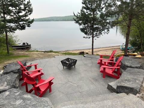 New spacious lakeside granite patio with fire pit!