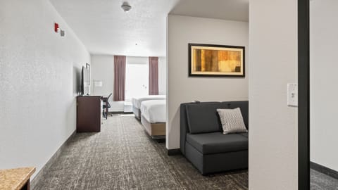 Desk, laptop workspace, iron/ironing board, free WiFi