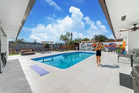 Discover Riverside Bliss: Rent Houses with Amazing Pools, BBQs, and Loungers