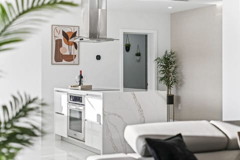 Kitchen Envy Alert! Explore This House with a Beautiful Kitchen