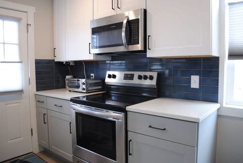 Microwave, toaster/air-fryer, oven.