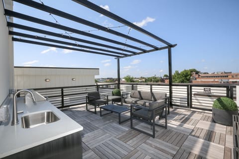 Spacious rooftop deck w/ seating, grill & open sky views