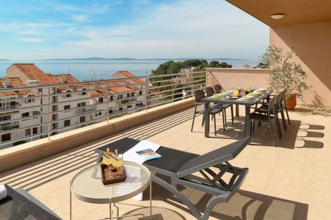 Exclusive Apartment | Terrace/patio