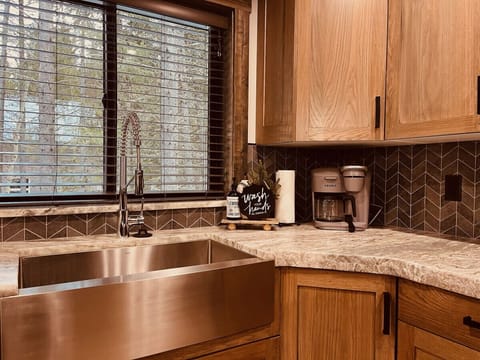 Coffee maker- drip and pods coffee