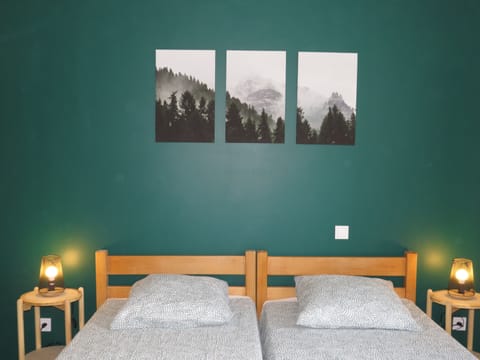 Comfort Room | Blackout drapes, free WiFi