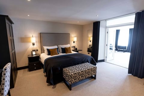 The Mackenzie Suite | Egyptian cotton sheets, premium bedding, minibar, in-room safe