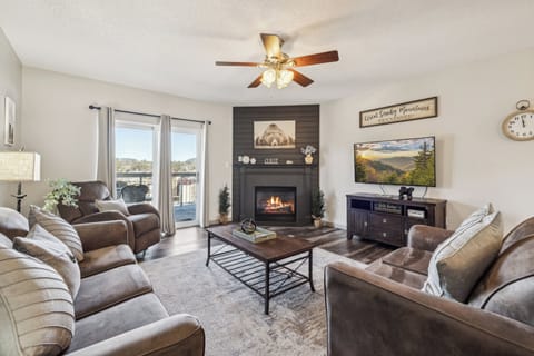 Spacious Living Room with Gas Fireplace, Sleeper Sofa and SMART TV with Cable & WIFI throughout vacation rental