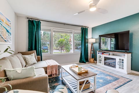 Sarasota Vacation Rental | 3BR | 1BA | 1,188 Sq Ft | 3 Steps to Enter