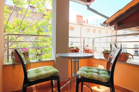 Standard Room (3rd floor, no elevator) | In-room safe, free WiFi, bed sheets