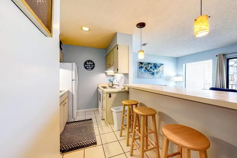 Condo, 1 Queen Bed with Sofa bed (Nautical Watch E-3) | Private kitchen | Oven, toaster