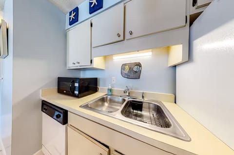 Condo, 1 Queen Bed with Sofa bed (Nautical Watch E-3) | Private kitchen | Oven, toaster