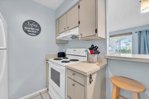 Condo, 1 Queen Bed with Sofa bed (Nautical Watch E-3) | Private kitchen | Oven, toaster