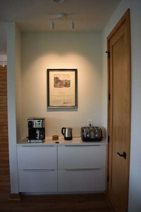 Coffee and tea station