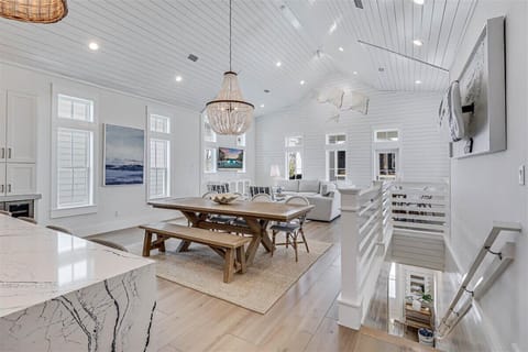 House (5 Bedrooms) | Interior