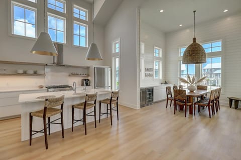 House (5 Bedrooms) | Interior