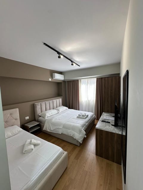 Deluxe Triple Room | Desk, laptop workspace, blackout drapes, soundproofing