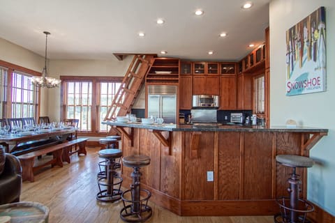 The kitchen and dining room are located on the 4th floor.