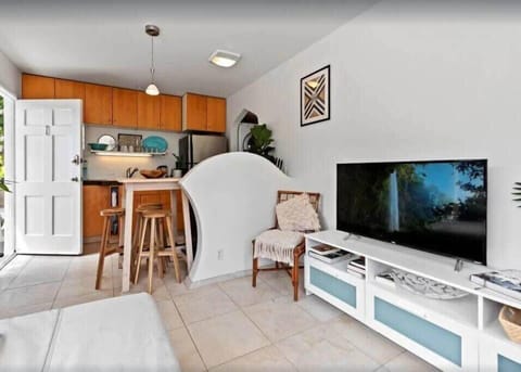 Lots of natural light in the incredible well appointed beach apartment! 