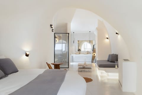 Deluxe Suite with Private Jacuzzi | 1 bedroom, in-room safe, desk, soundproofing