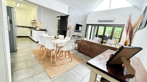 Apartment, 3 Bedrooms, Private Pool, Garden View | Dining room