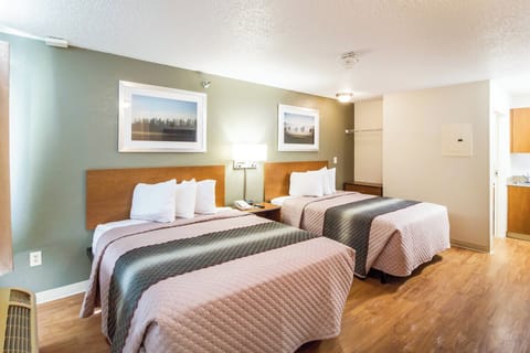 Standard Studio, 2 Queen Beds, Non Smoking | Free WiFi, bed sheets