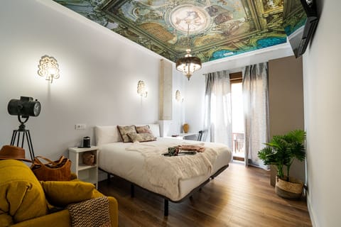 Standard Triple Room, Ensuite | In-room safe, blackout drapes, soundproofing, iron/ironing board