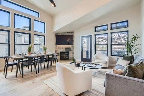 Condo, 3 Bedrooms | Interior