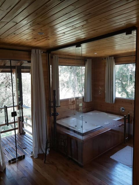 Deluxe Cabin, Garden View | 1 bedroom, soundproofing, free WiFi, bed sheets