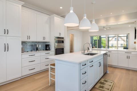 Bright Kitchen with ample counter space and fully equipped kitchen