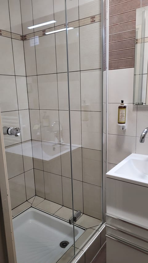 Basic Double Room | Individually decorated, individually furnished, desk, laptop workspace