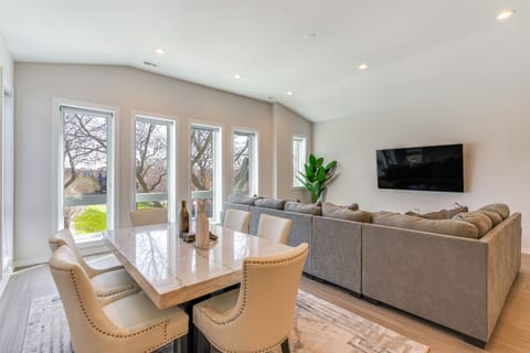 Chicago Vacation Rental | 3BR | 2BA | 1,200 Sq Ft | Stairs Required