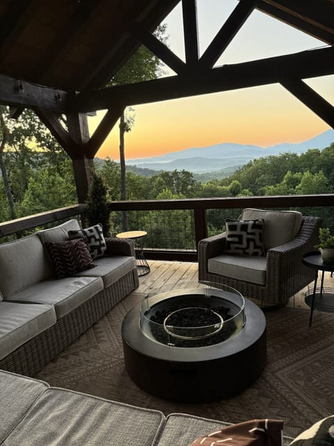 Outside Lounging/firepit and those views! 