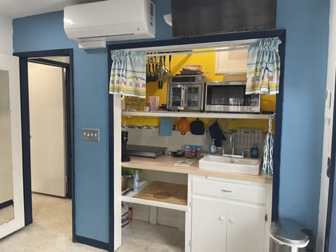 Beach Bedroom with Kitchenette with your own A/C