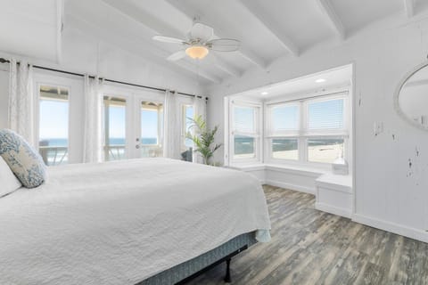 House, Multiple Beds (Bama Breeze) | 4 bedrooms, iron/ironing board, WiFi