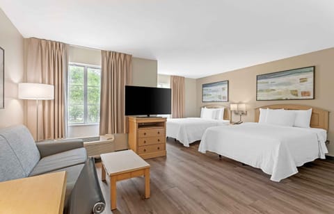 Deluxe Studio, Multiple Beds, Accessible, Non Smoking | Pillowtop beds, in-room safe, desk, iron/ironing board