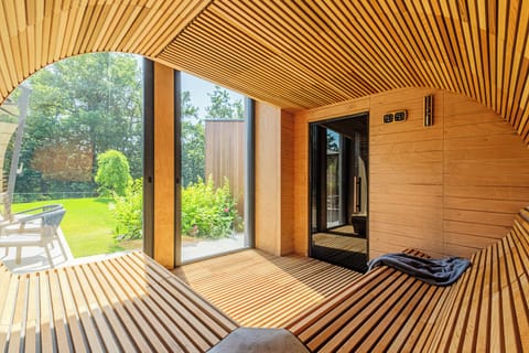 Couples treatment rooms, sauna, steam room, Turkish bath