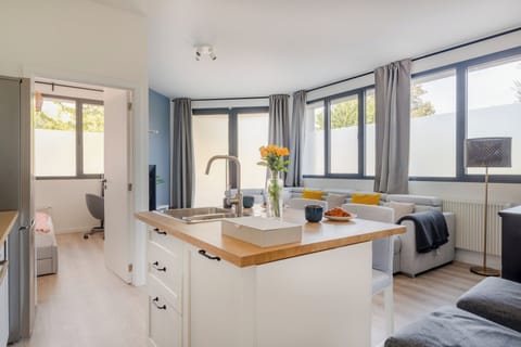 Classic Apartment | Private kitchen | Fridge, oven, stovetop, dishwasher